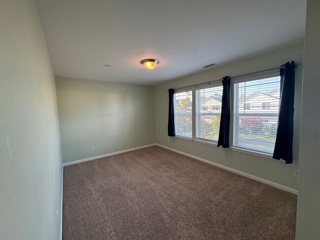 Building Photo - DuPont 4-bedroom, 2.5-bath home with A/C