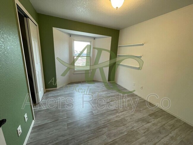 Building Photo - 965 N Cimarron Dr