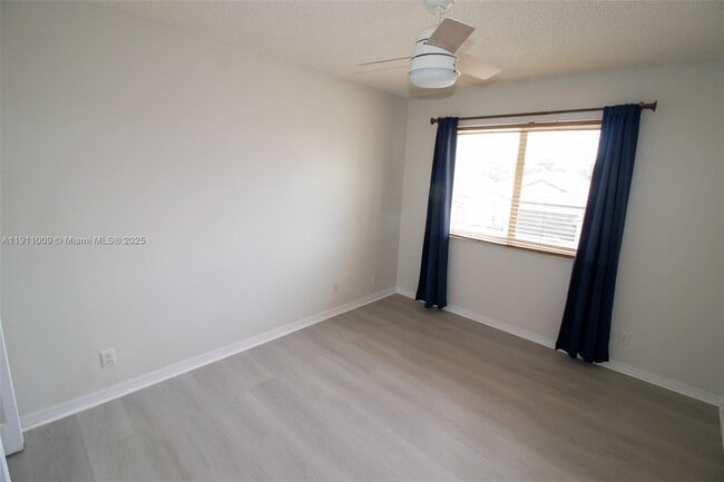 Building Photo - 5552 NW 125th Terrace