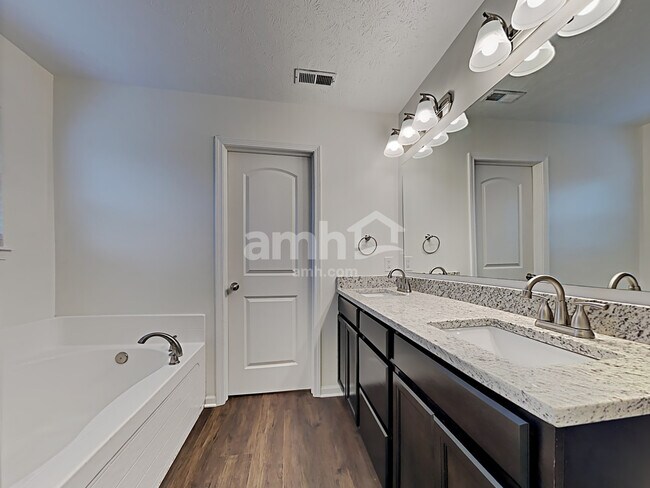 Building Photo - 7409 Vintage Cir