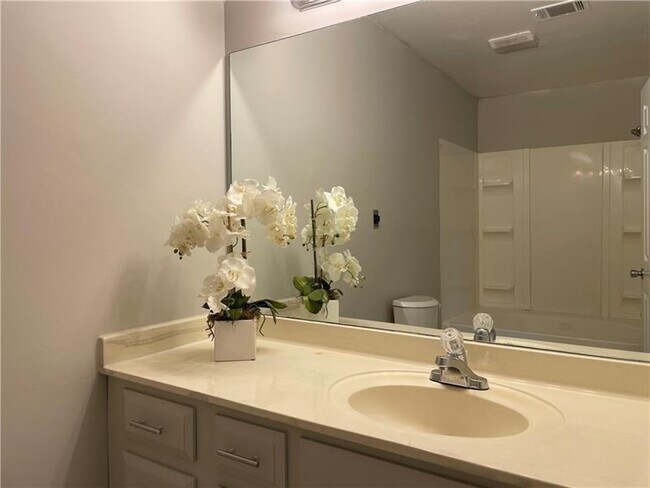 Building Photo - 2125 Fairways Ct