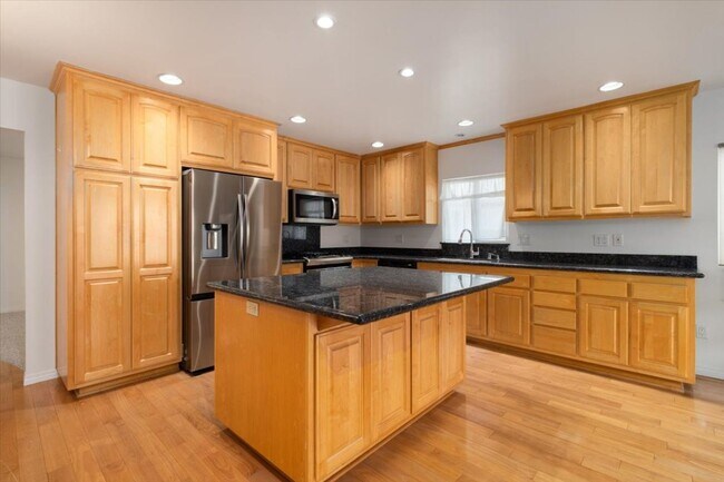 Building Photo - Beautiful Torrance Home