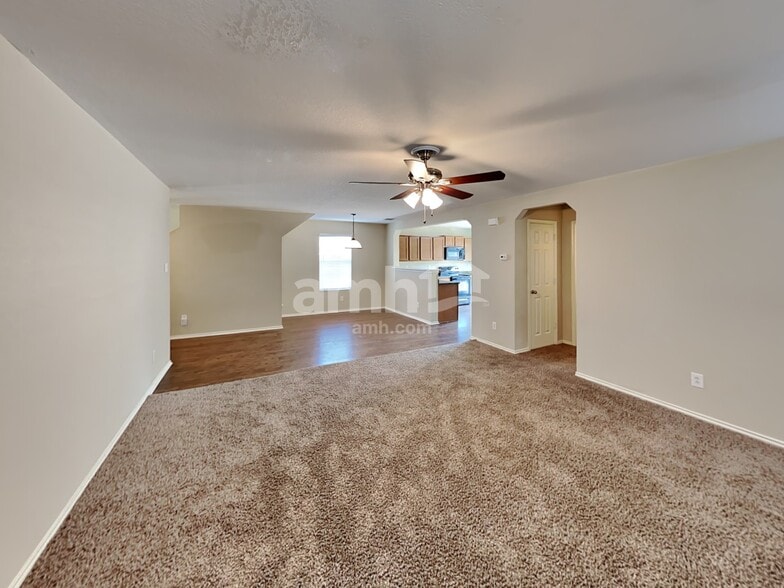 Building Photo - 3739 Hideaway Grn