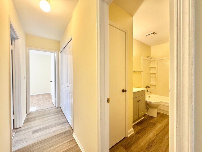 Building Photo - 3 BR Brick Home convenient to INT 85