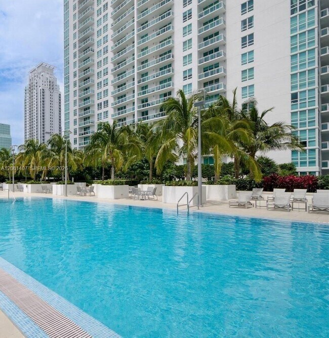 Building Photo - 950 Brickell Bay Dr