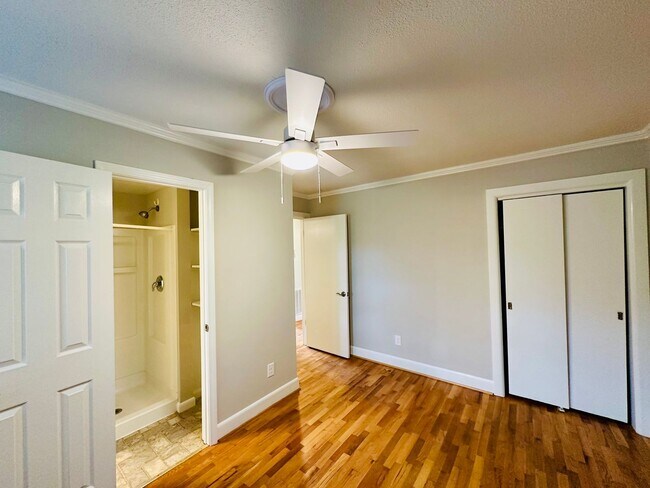 Building Photo - HINTON AVENUE - 4 Bedroom - Perfect for UN...