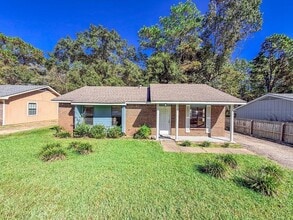 Building Photo - 817 Timbers Dr