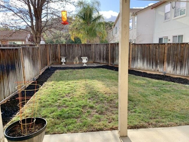Building Photo - NEWER MODERN 3 BEDROOM VACAVILLE *STAR REN...