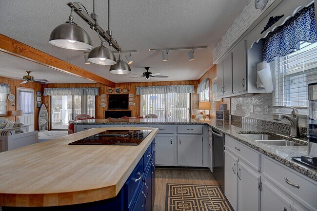 Building Photo - Croatan Winter Rental- Across from the Beach