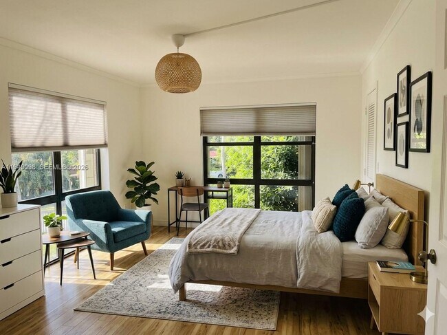 Building Photo - 1650 NE 115th St