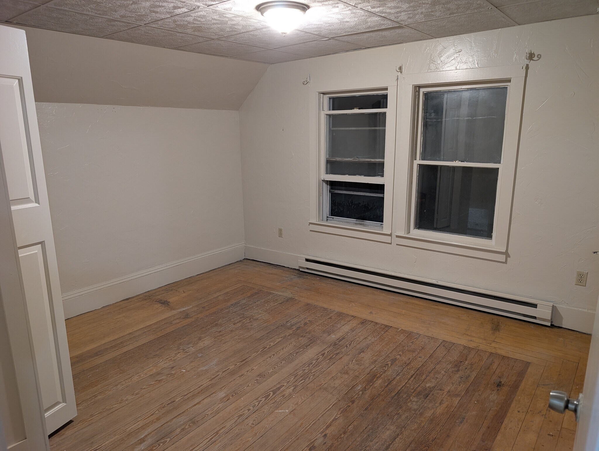 Bedroom - driveway side - 212 Howard St