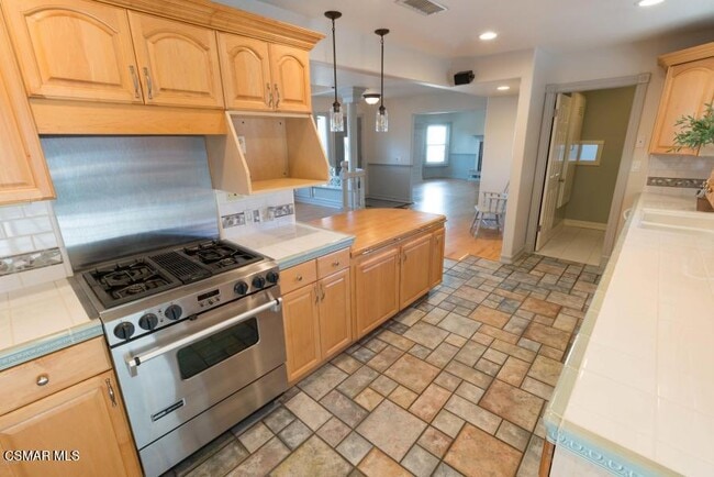 Building Photo - 1410 Calle Violeta