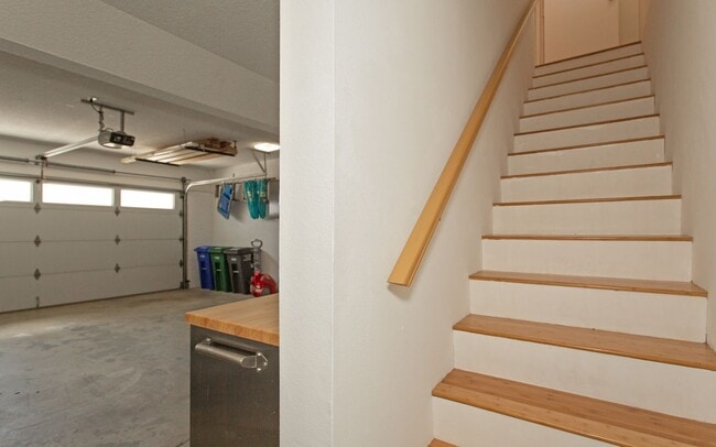 Building Photo - Carlsbad Village Furnished 2 bedroom/2 bath Long Term