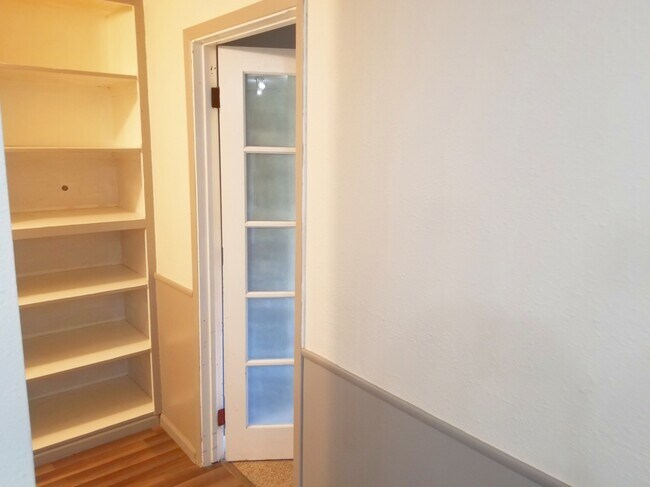 Building Photo - 510 S Phillippi St