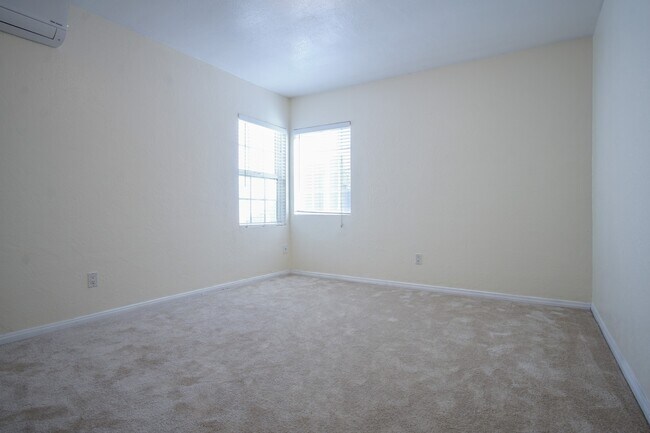 Building Photo - Historic Kensington - Charming 2bd/2ba with Bonus Room & parking - Ground floor Level