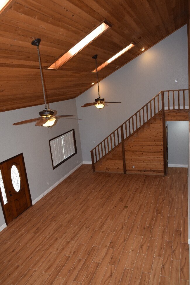 Building Photo - 2718 Viola Ln