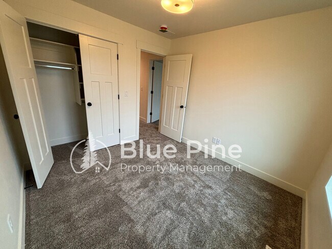 Building Photo - 2390 Caliber Pl