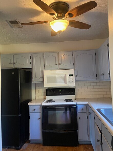 Building Photo - 602 Old Rocky Ridge Ln