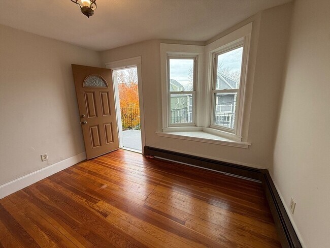 Building Photo - 87 Bartlett St