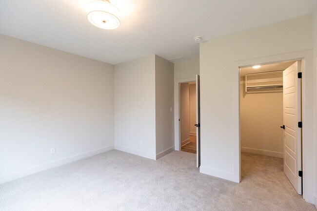 Building Photo - 871 Rosemary Gdns