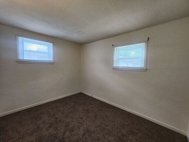 Building Photo - Qualified applicants receive 50% off your security deposit on this 2-bedroom apartment!