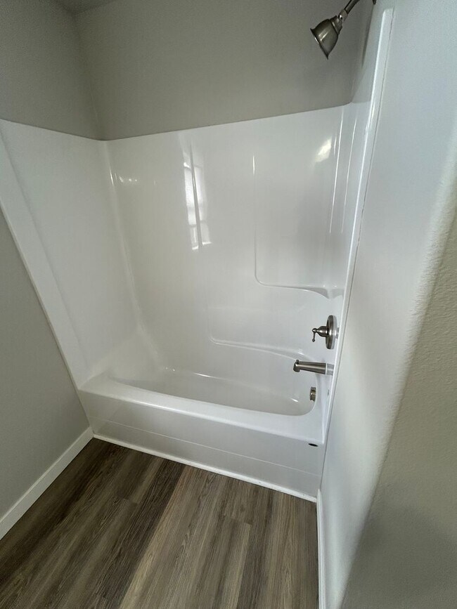 Building Photo - Beautifully Furnished Brand New 5 Bedroom ...