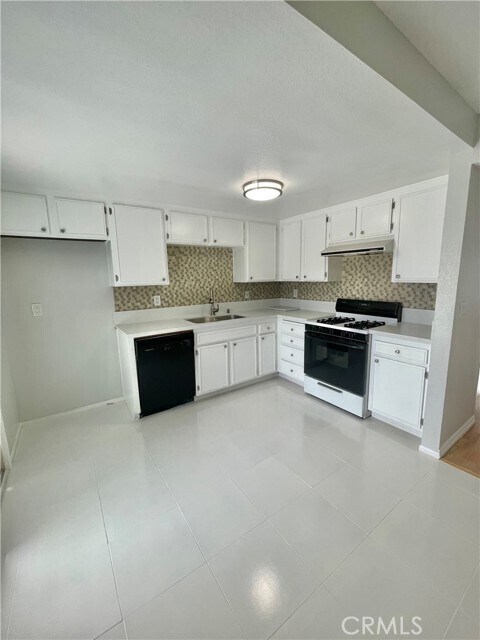 Building Photo - 5640 Riverside Dr