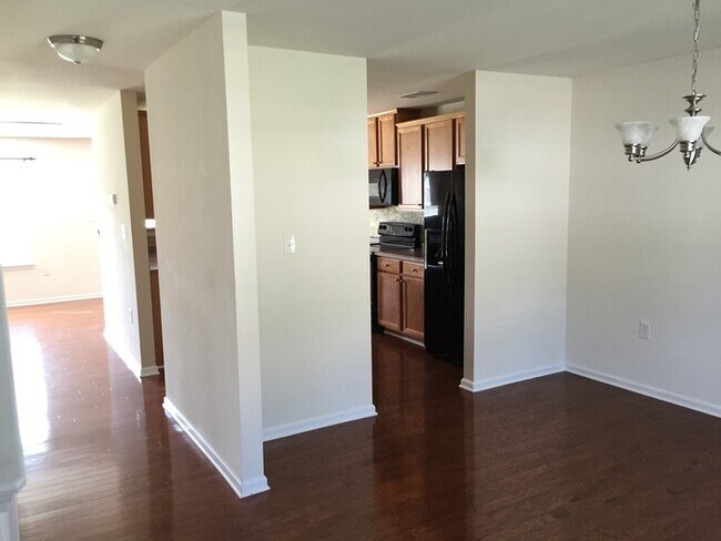 Building Photo - Delightful 4bd/2.5bth home