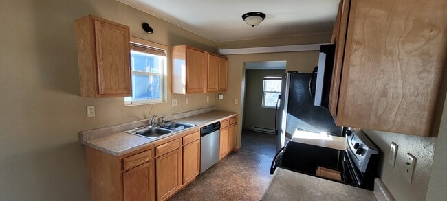 Building Photo - 825 N 7th St