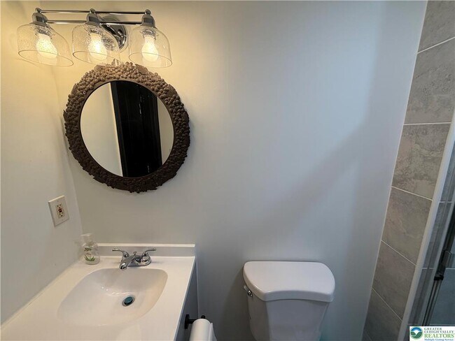 Building Photo - 146 W Broad St