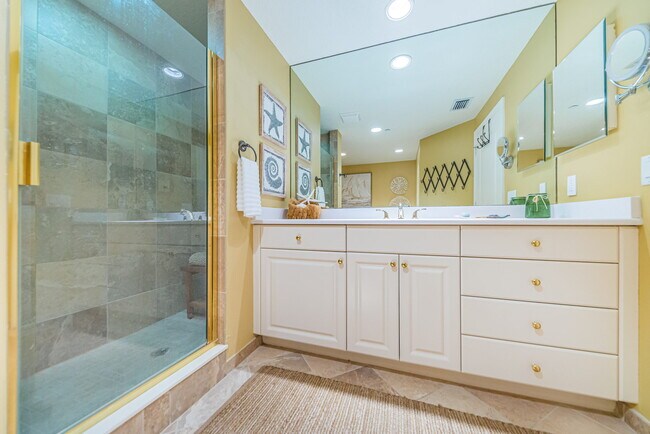 Building Photo - 521 Mandalay Ave