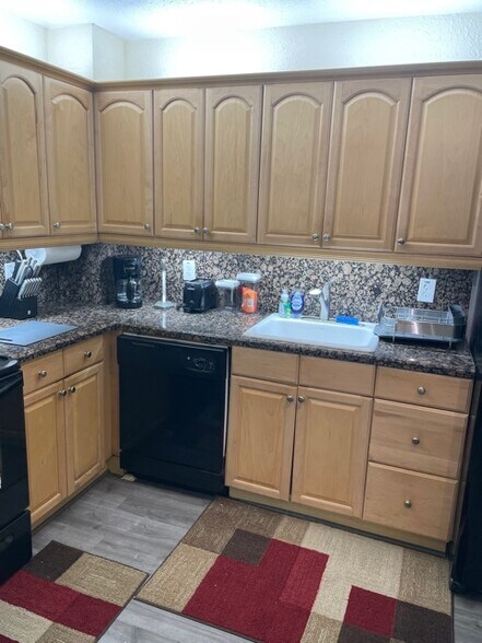 Building Photo - 401 Golden Isles Dr