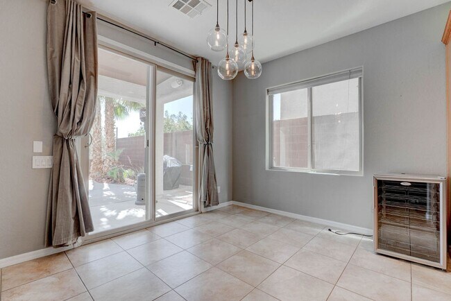 Building Photo - 2589 Chateau Clermont St