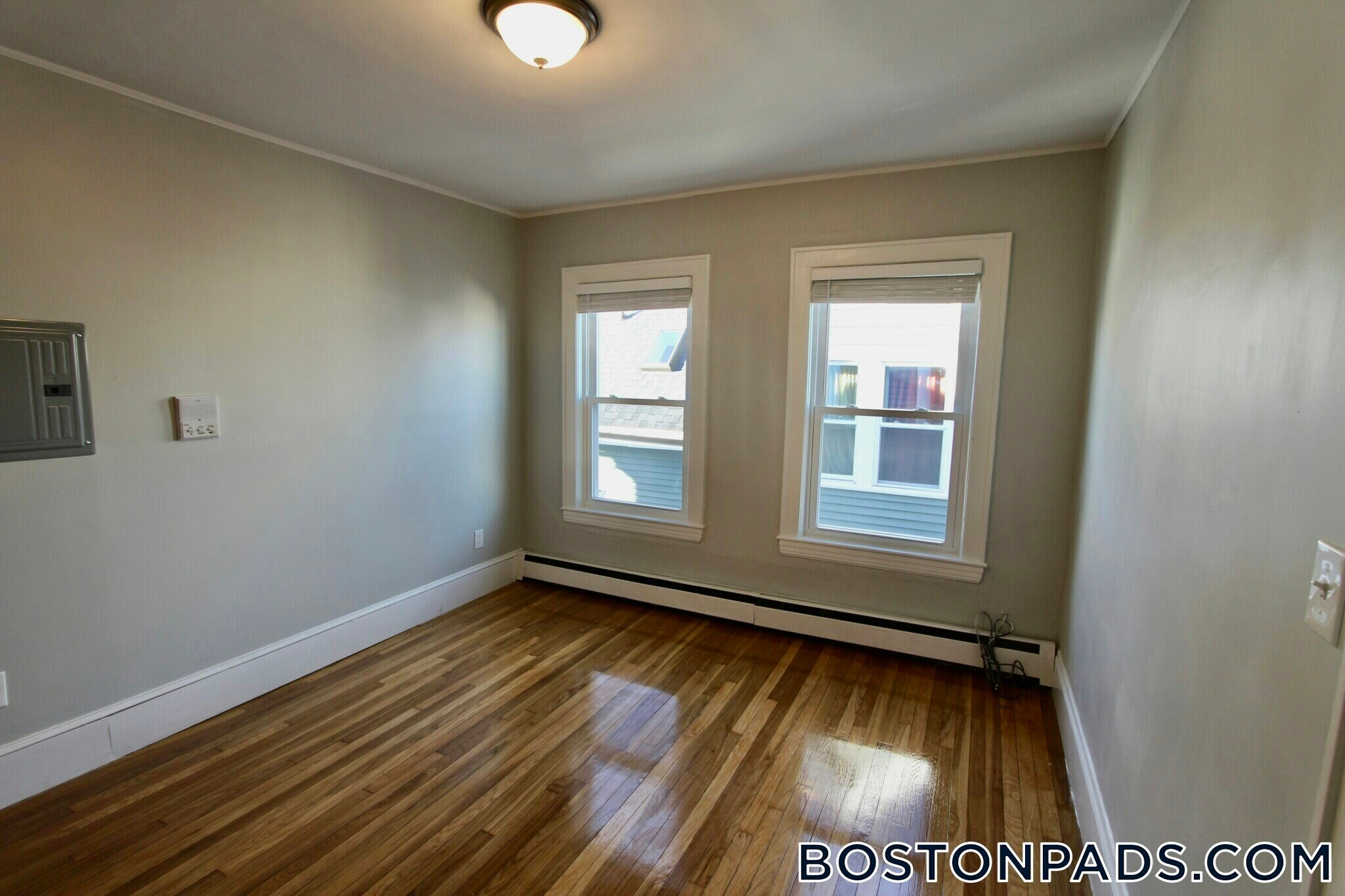 Building Photo - 55 Estes St