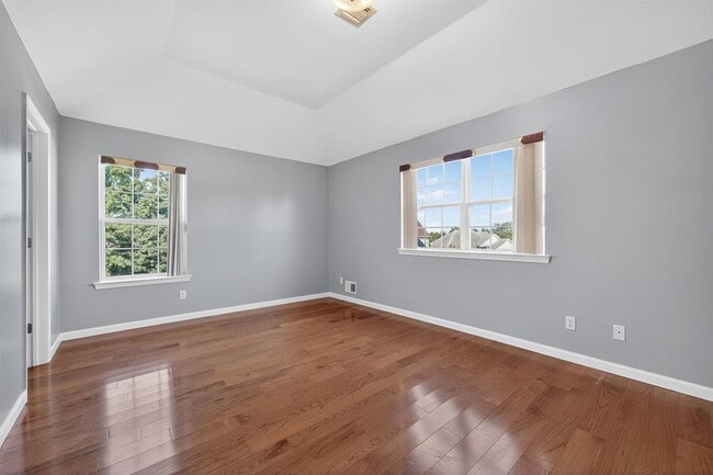 Building Photo - 5 Bridle Ct
