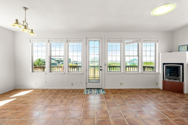 Building Photo - 1140 Ocean Shores Blvd SW