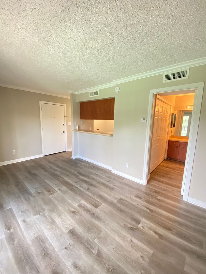 Building Photo - Coming Soon! 2nd-floor studio condo at Ser...