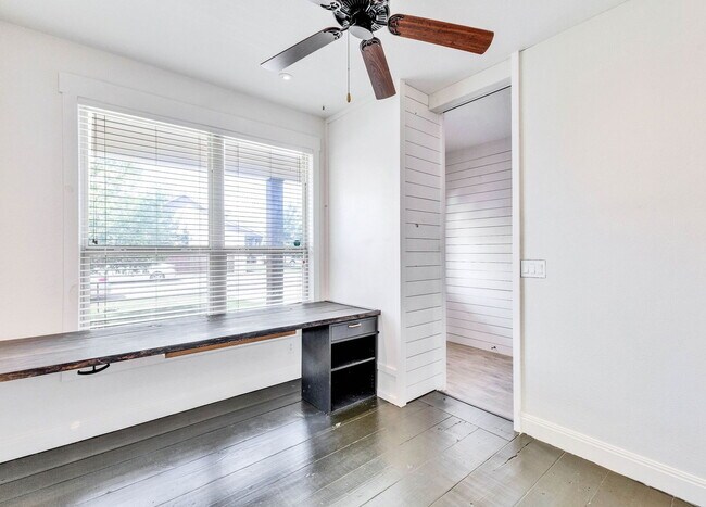 Building Photo - 217 Andele Way