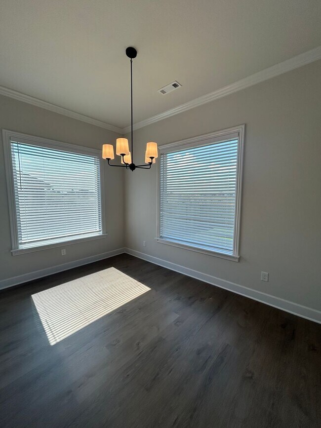 Building Photo - Beautiful Modern Home in Pea Ridge!