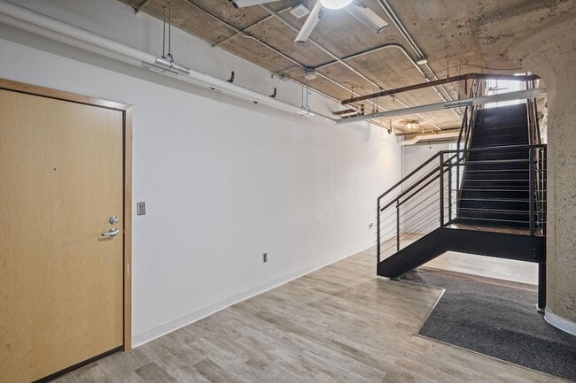 Building Photo - 521 S 7th St