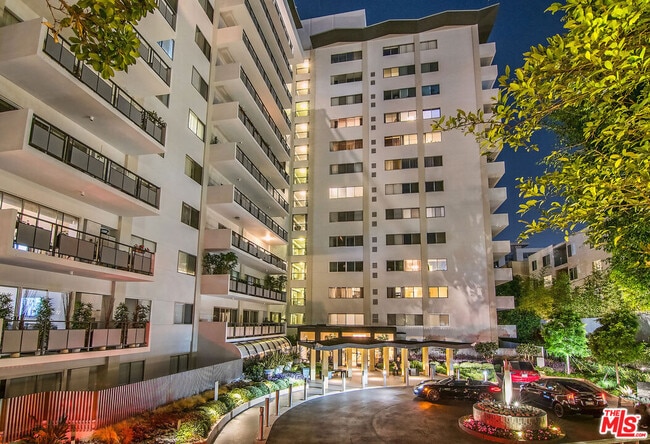 Building Photo - 1155 N La Cienega Blvd