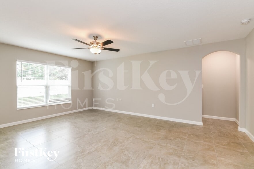 Building Photo - 449 Earhart Dr