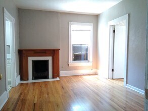 Building Photo - Top Floor 1 Bedroom in Historic Capitol Hill