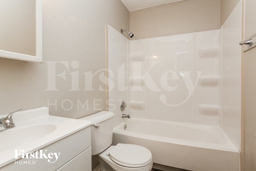 Building Photo - 3243 Eastbrooke Ct