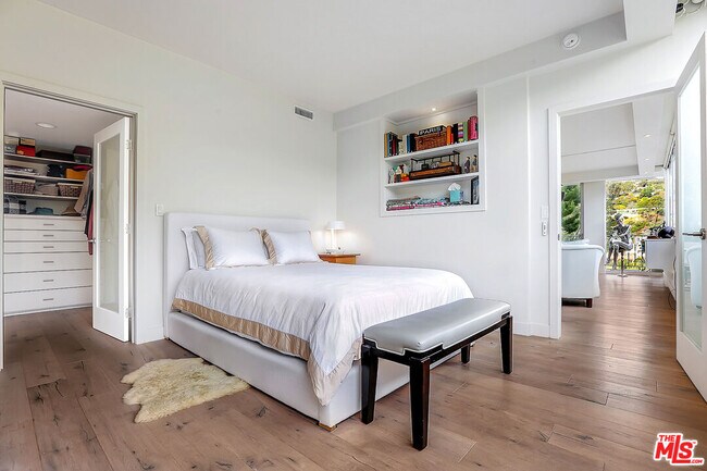 Building Photo - 17352 Sunset Blvd