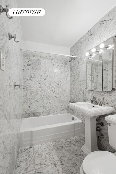 Building Photo - 401 W 56th St