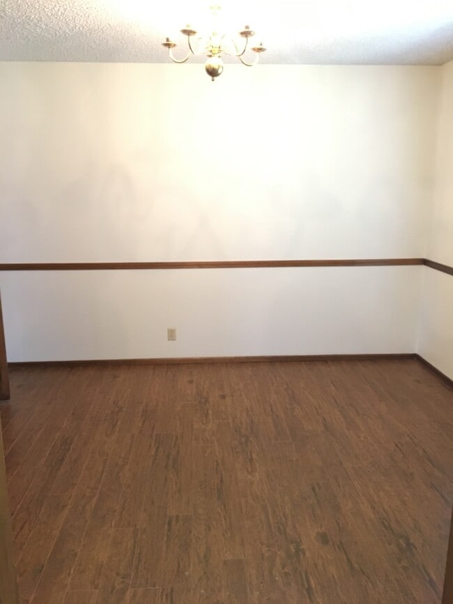 Building Photo - 7511 E 24th Ct N