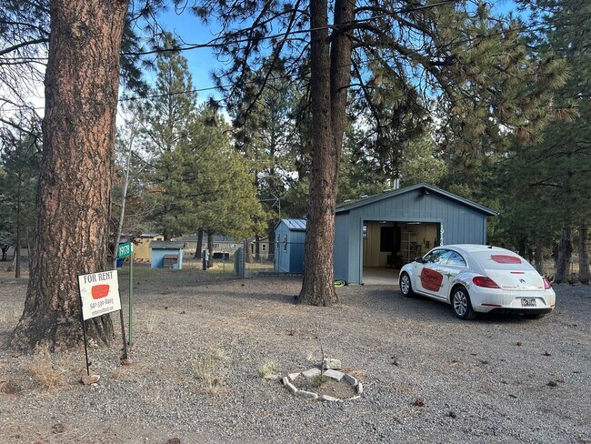 Building Photo - Completely Remodeled Home on 1 Acre in DRW