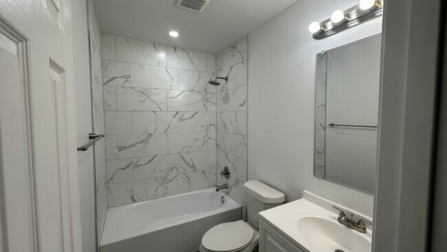 Building Photo - 901 Johnson St