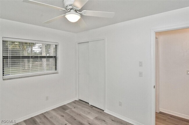 Building Photo - 1202 E 7th St